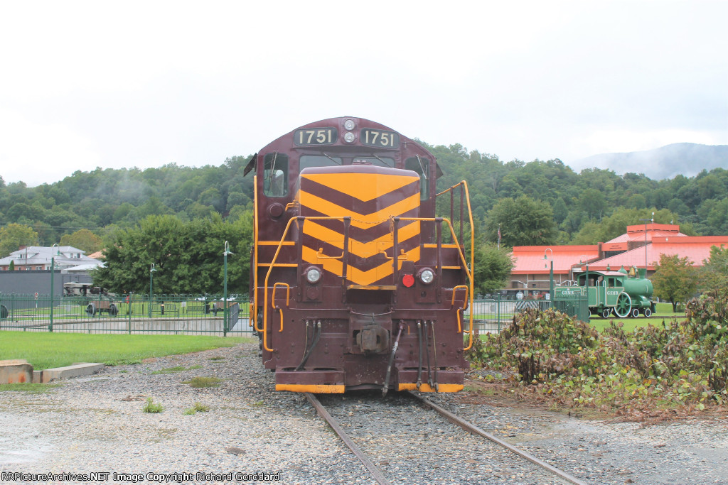 GSMR 1751 near the turntable 